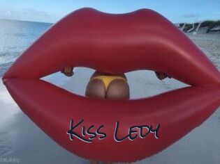 Kiss_Ledy