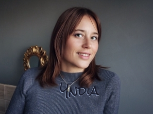 Yndia
